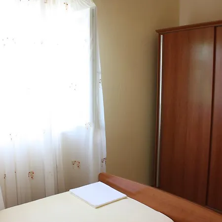 Guest house Mira Pag Town